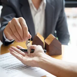 Colombian Real Estate Attorney — Property Purchase and Investor Visa